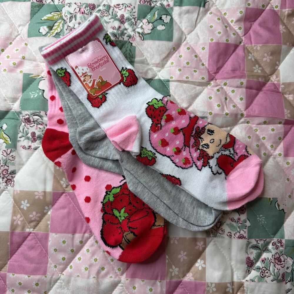 NWT Strawberry Shortcake 3 Pack Crew Socks Womens